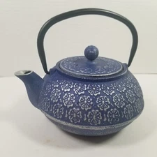 Japanese Cast Iron Teapot w/ Infuser for Loose Leaf & Tea Bags Blue Floral