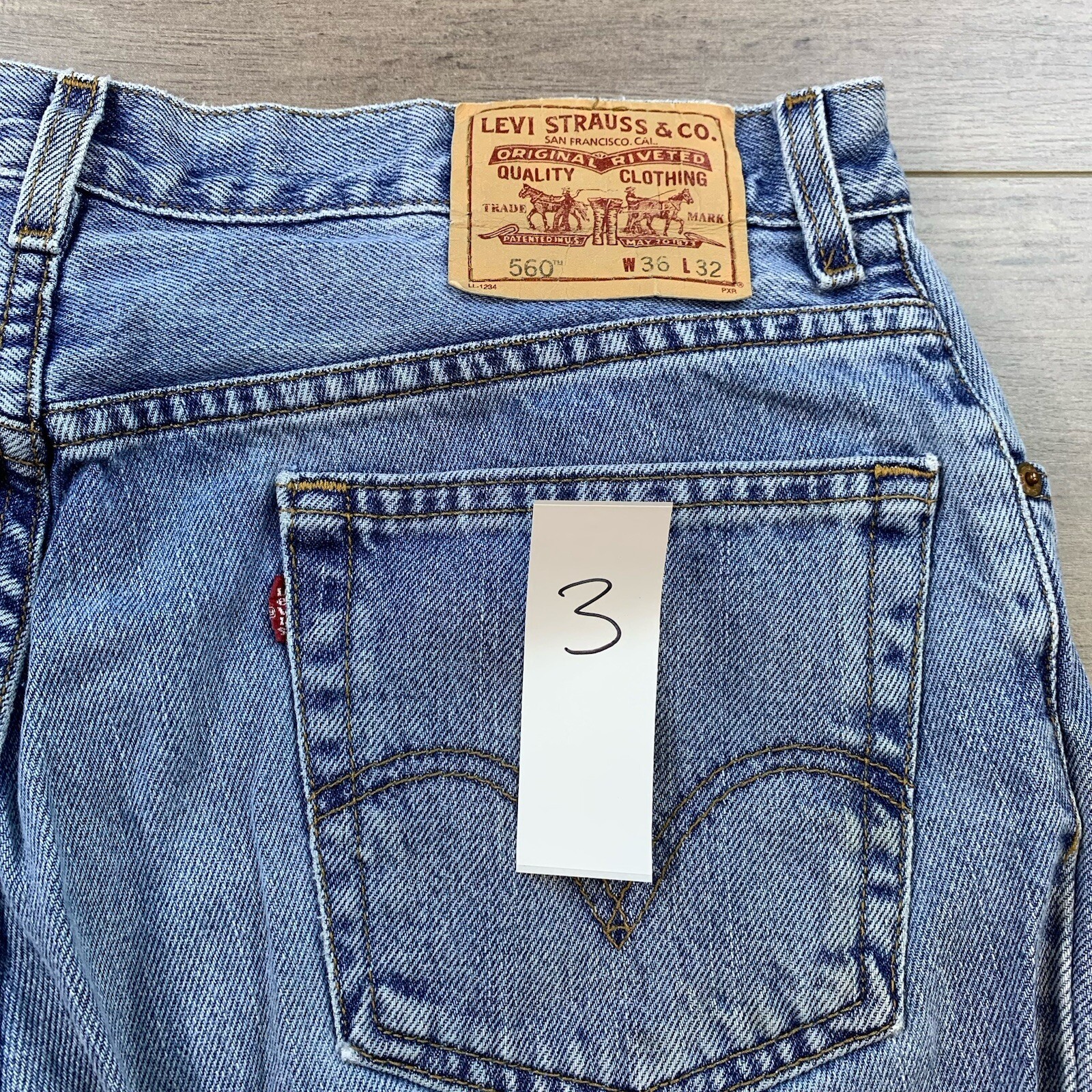 Levis 560 Jeans Mens Size 36 x 32 Comfort Fit Blue Light Wash Denim Vintage 90s thumbnail 14