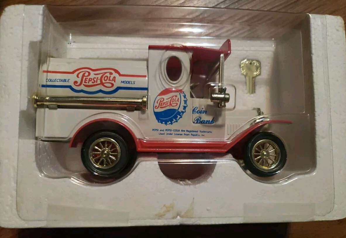 PEPSI-COLA Collectable Model Car Metal Coin Bank - W/ Key - Never