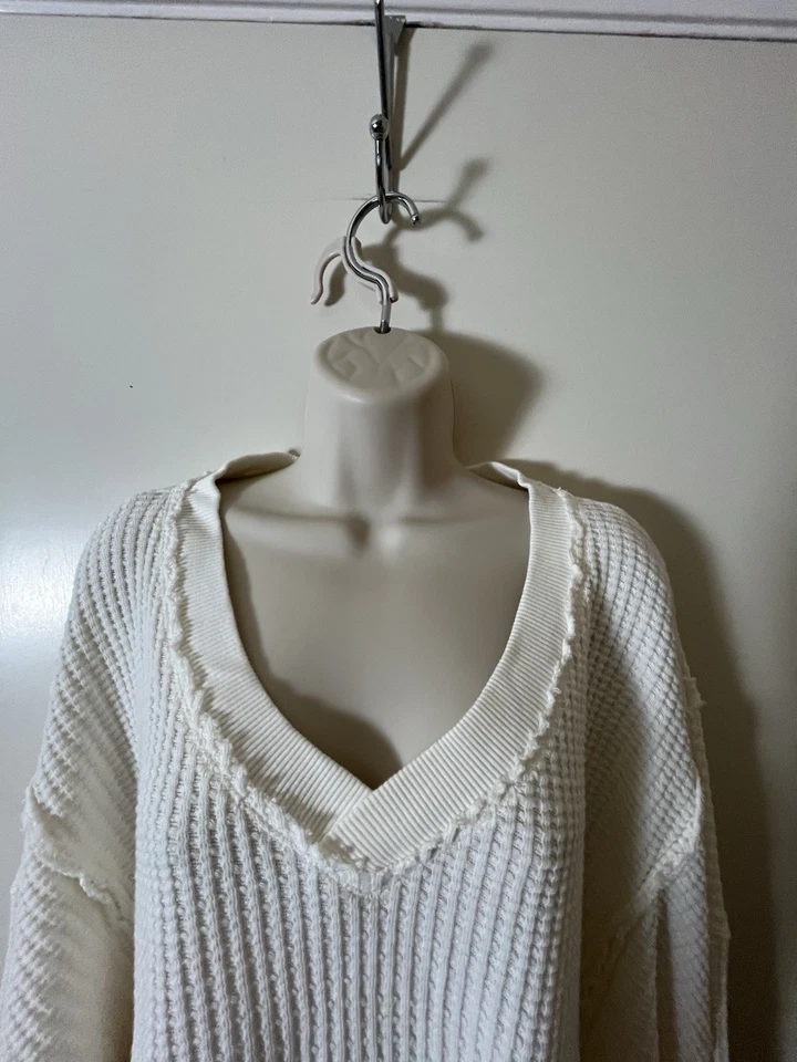Sudadera AMERICAN EAGLE Seriously Lived In Talla XS Off White Waffle Cuello en V Cuadrada Foto 4 de 4