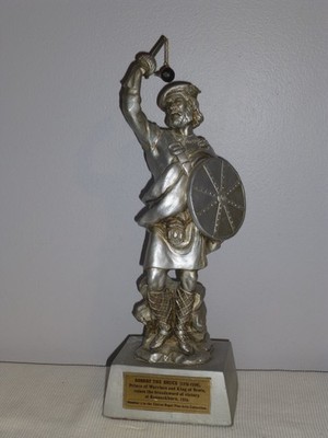 Vintage Robert the Bruce King of Scotland Chivas Regal Scotch Statue 19'' Tall
