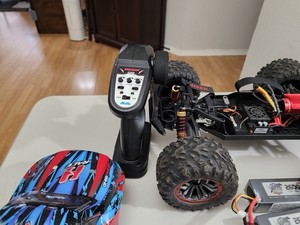 HOSIM SS80 RC Truck 2.4GHz 6CH Transmitter 2x 7.4V 2600mAh LiPo