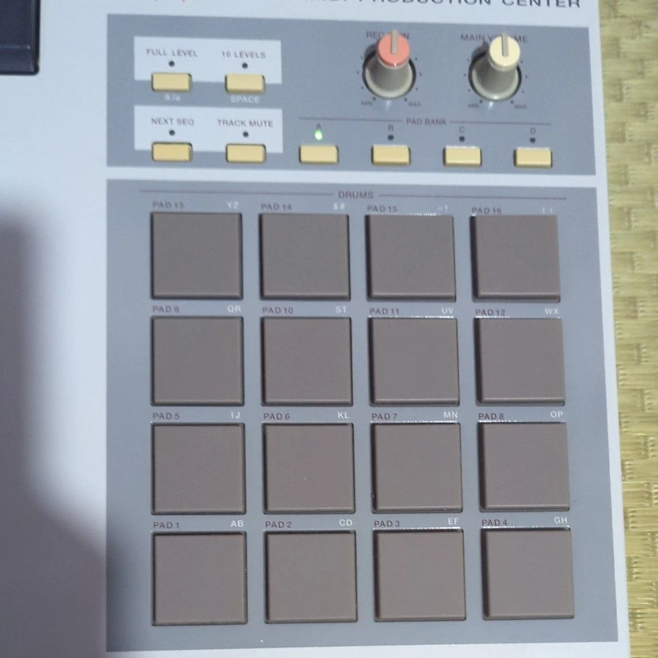 AKAI MPC 2000XL MIDI PRODUCTION CENTER drum sampler rhythm machine - Image 2 of 4