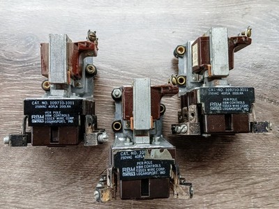 3 RBM CONTROLS RELAY 3 POLE 250VAC 40FLA 200LRA - 109710-3011, 109710-1011 & ?