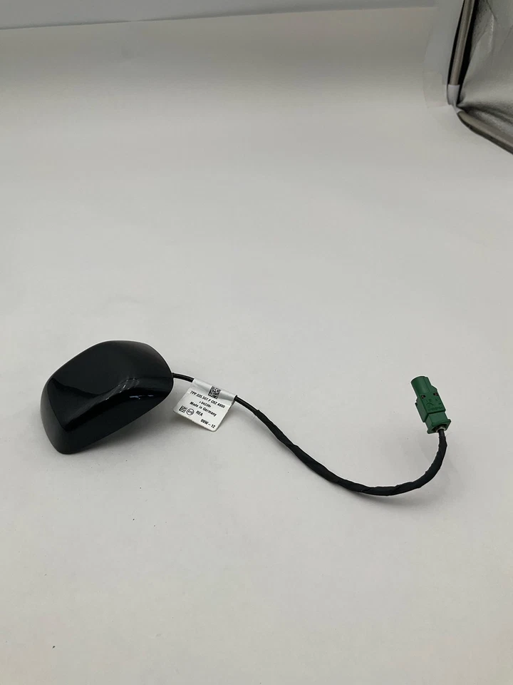 2010-2023 PORSCHE PANAMERA Antenna Roof Assembly OEM 7PP035507F - Image 2 of 4