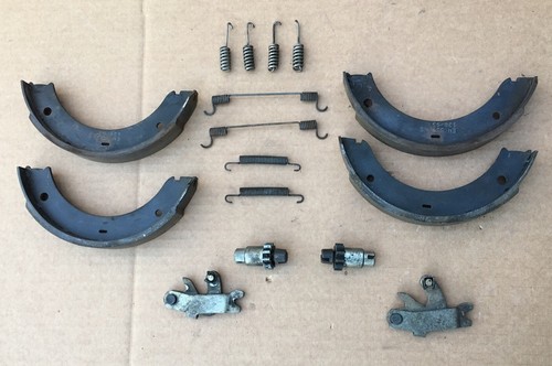 PORSCHE 944 SET OF REAR PARKING BRAKE PADS AND HARDWARE E-BRAKE 85.5-89