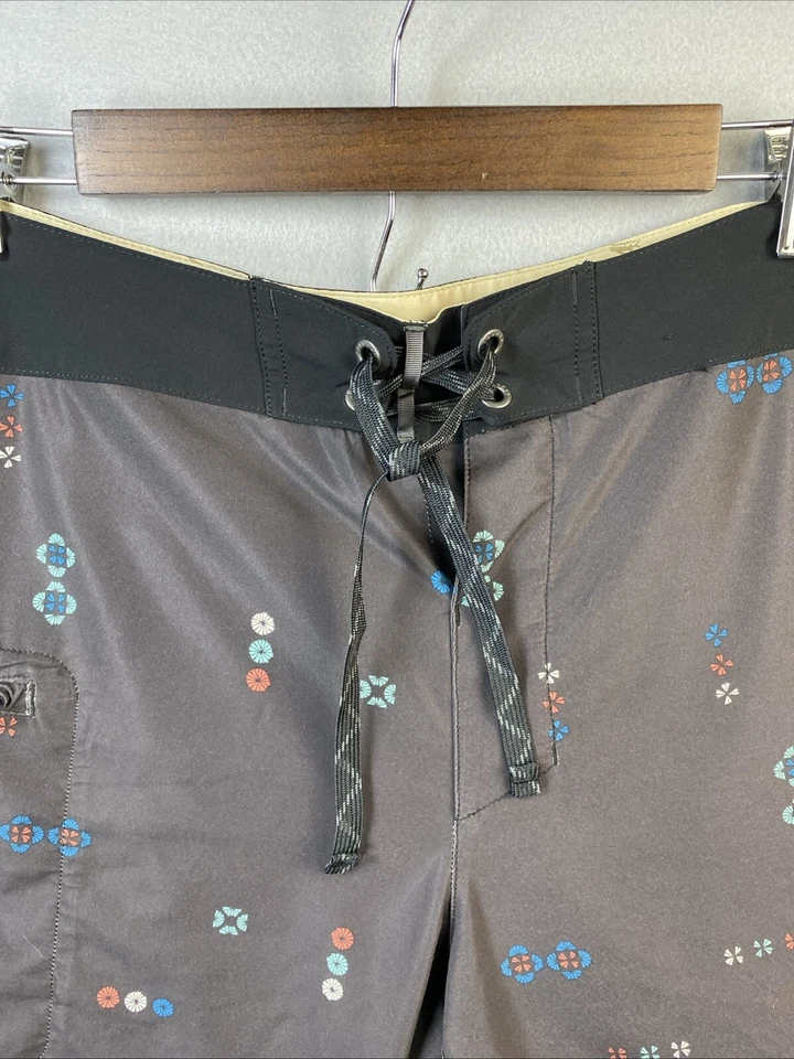 Patagonia Planing Boardshorts Mens 34 Stretch Swim Trunks  9” Inseam Geometric - Image 3 of 4
