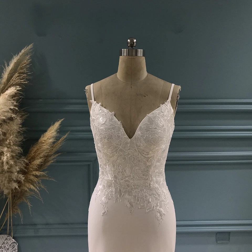 优雅美人鱼婚礼礼服细肩带刺绣花边新娘礼服 — 第 4/4 张图片