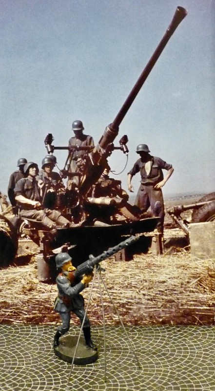 Prewar-Luftwaffe Soldier Standing w/Lt Mg Firing Upward-Elastolin Hausser Lineol