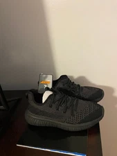 BRAND NEW WOMEN'S SIZE 7 AVIA KNIT TRAINER SNEAKERS