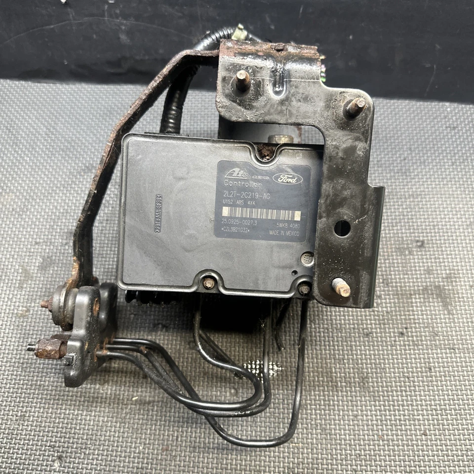 Дополнительные детали ABS для Ford Explorer 2003 года выпуска - Изображение 2 из 4