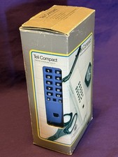 Teléfono de escritorio o pared Teli compacto azul diseño sueco vintage montado en caja