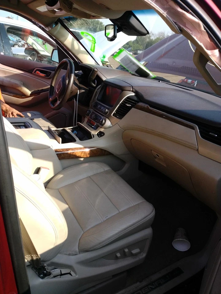 Used Driving Light fits: 2016 Gmc Yukon Fog-Driving Grade A - Image 4 of 4