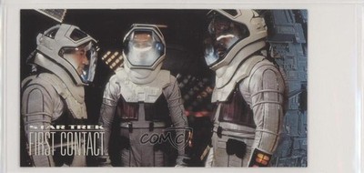 1996 SkyBox Star Trek: First Contact Cinema Collection Suiting up for Zero G 5fu