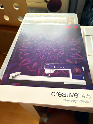 PFAFF creative 4.5 Stickmaschine inkl. creative 4.5 Embroidery Collection