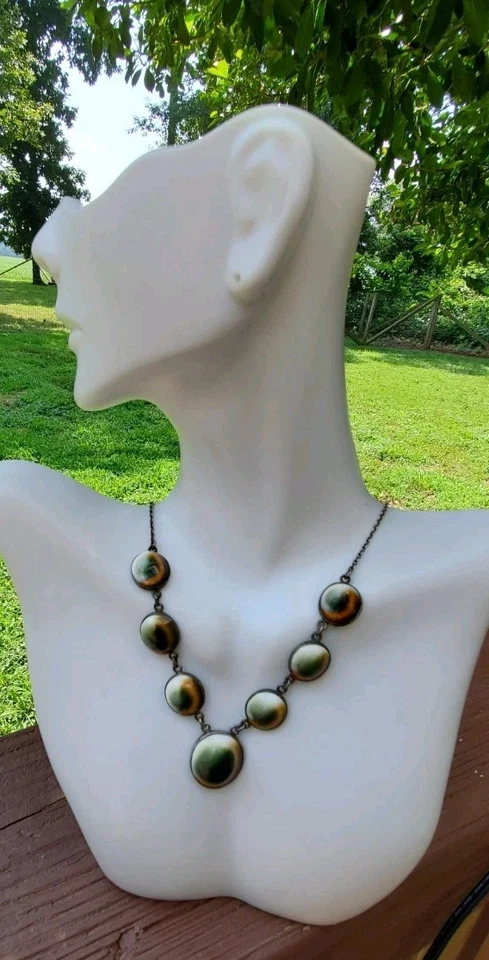 Collar victoriano de plata de ley con concha de óperculo Foto 2 de 4