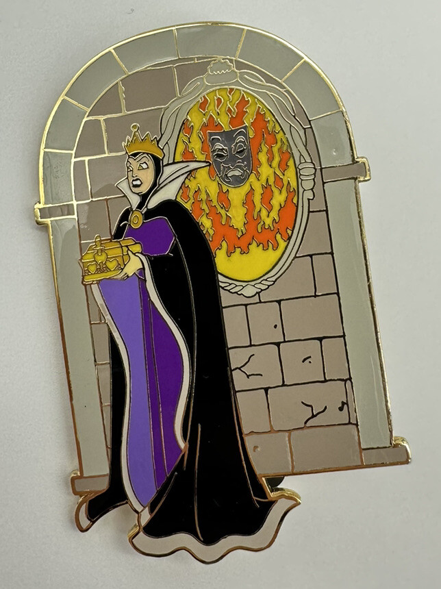 2006 Evil Queen JUMBO LE 500 Pin Snow White Villain Grimhilde