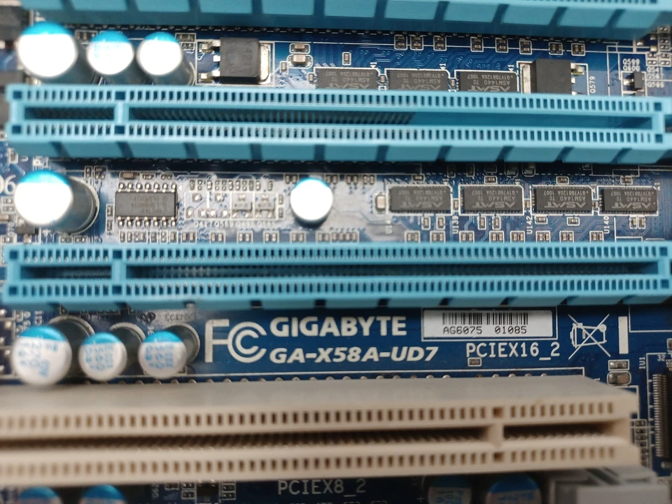 Gigabyte GA-X58A-UD7 Intel i7-930 (SLBKP) DDR3 ATX Motherboard With I/O Shield - Image 4 of 4