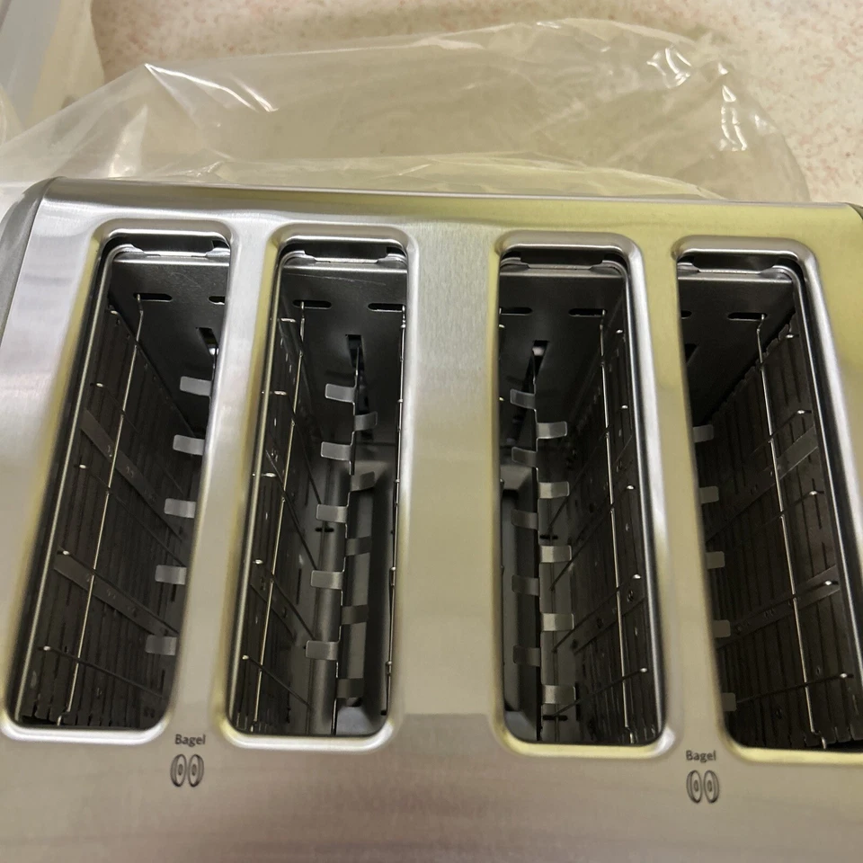 KitchenAid KMT4115CU 4-slice Toaster With Manual High-lift Lever Contour Silver - Image 4 of 4