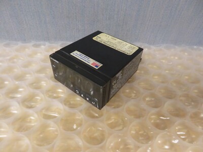 Omega Engineerig CNi8DH33 1 8 DIN Dual Display Temp PID Controller 90-240V