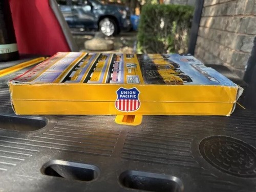 Vintage Rare UNION PACIFIC - Rail Road N NewRay : SD-40 Locomotive + Tracks NEW - Picture 7 of 9