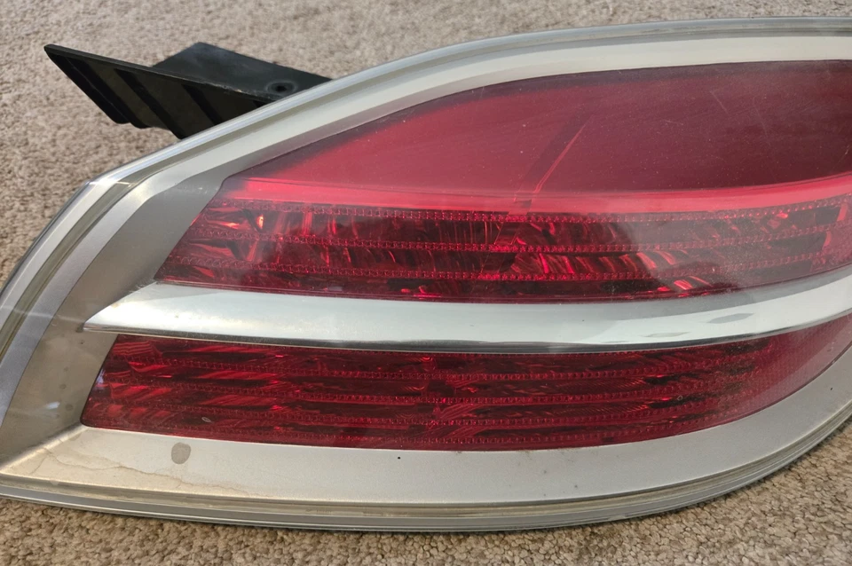 2007 - 2010 Saturn Sky Passenger Right RH Tail Light Lamp OEM - Image 4 of 4