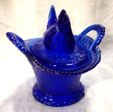 Vintage Excellent WESTMORELAND Cobalt Blue Hen on basket Nest 2 HANDLED BASKET