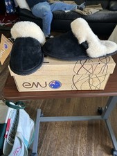 NWT Emu Australia Women  s Slip On Sheepskin Slippers Size 7 Black