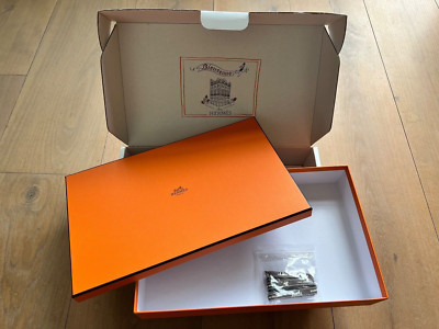 Hermès Shipping and Gift Box Medium Size B ''Bienvenue Chez Hermès''