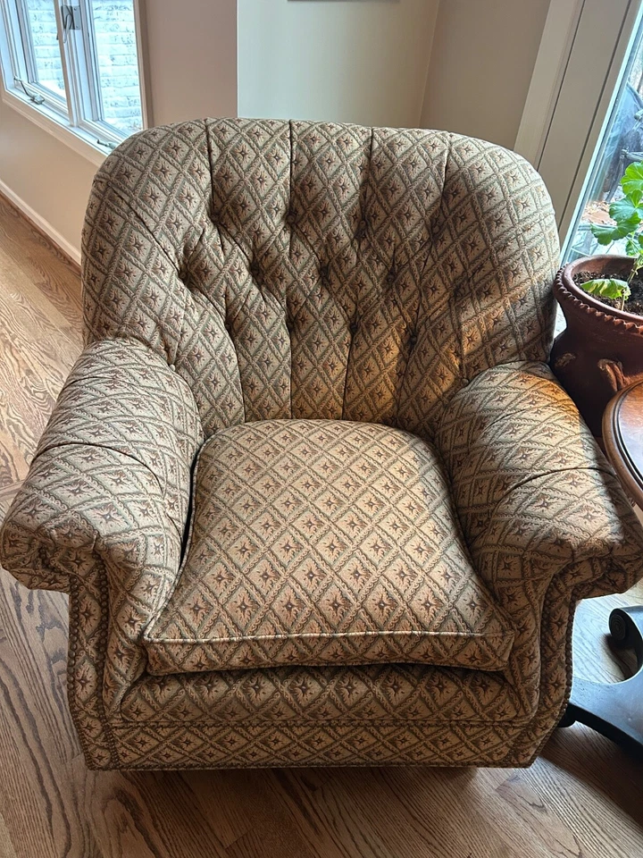 Par de sillas tapizadas y otomana Hancock and Moore - Beige/Marrón/Verde Foto 3 de 4