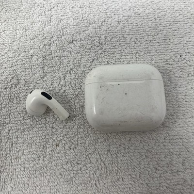 Apple 3rd Generation Gen MagSafe Charging AirPods A2566 w/Case