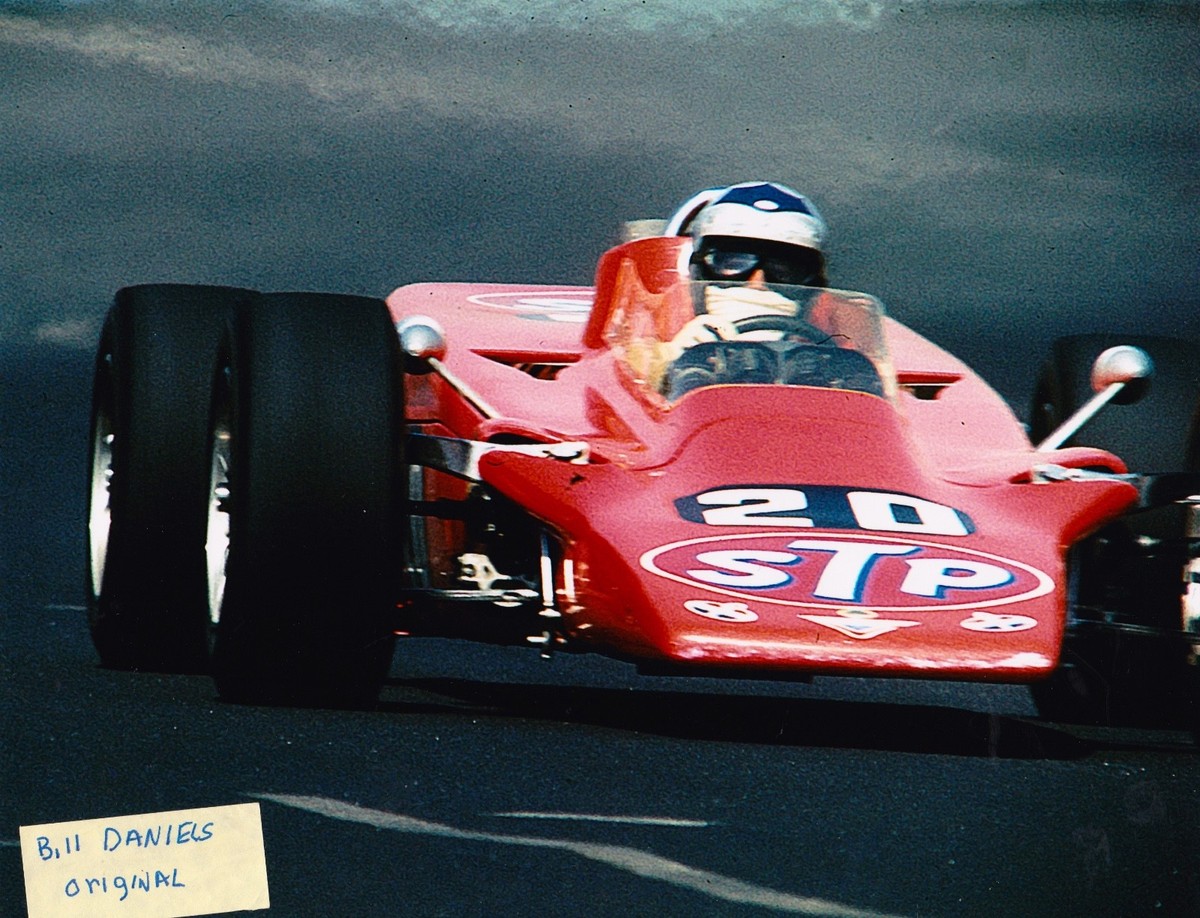 洋書 TURBINE GRAND PRIX Fifty Year Flashback: Lotus Turbine Car Almost Wins Indy