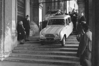 Renault 4L Auto Runter Brücke bei Rialto Venedig 1961 4x6 Foto