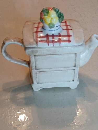 Vintage BAKERY shaped Teapot - Picture 2 of 6