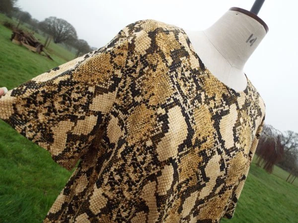 Super Soft Stretch Cotton Snakeskin Print Short Sleeve Top H&M 2XL Bust 48” BNWT - Image 3 of 4