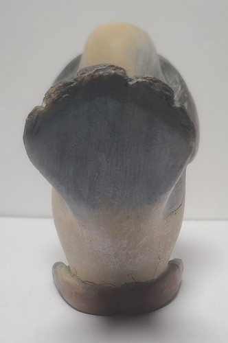 Porcelain Dove/Pigeon Covering Beak with Wings Figurine - Imagen 4 de 10