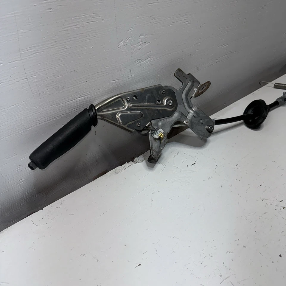 Nissan NV200 2013-2021 Chevrolet City manija de control de freno de estacionamiento con cable OEM Foto 3 de 4