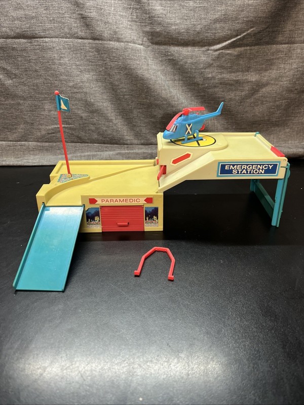 Hot Wheels Emergency Station Sto & Go Set Vintage 1989 Rough Condition W5
