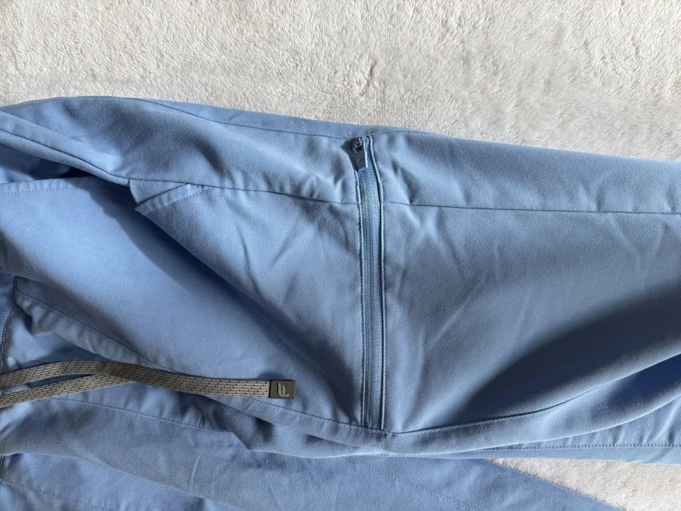 Parte inferior exfoliante Fabletics azul claro. Velo exfoliante On Call Jogger azul. Talla pequeña. Foto 3 de 4