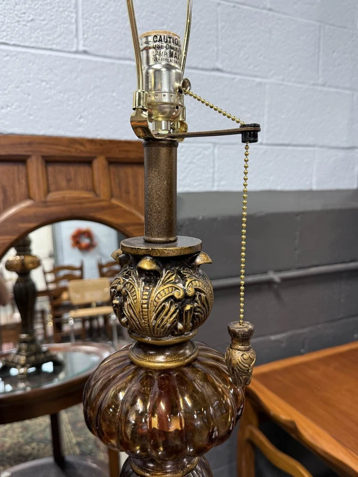 Lámpara de mesa globo ámbar adornado dorado bronce estilo victoriano sin pantalla Foto 3 de 4