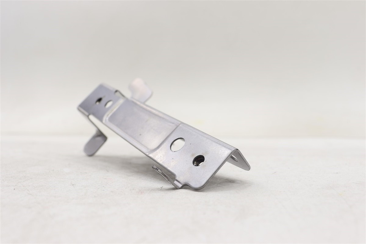 ひかまるページ（取り置き中　8月26日迄) NEW OEM Isuzu Floor Panel Bracket Right 8975893844 Isuzu NPR