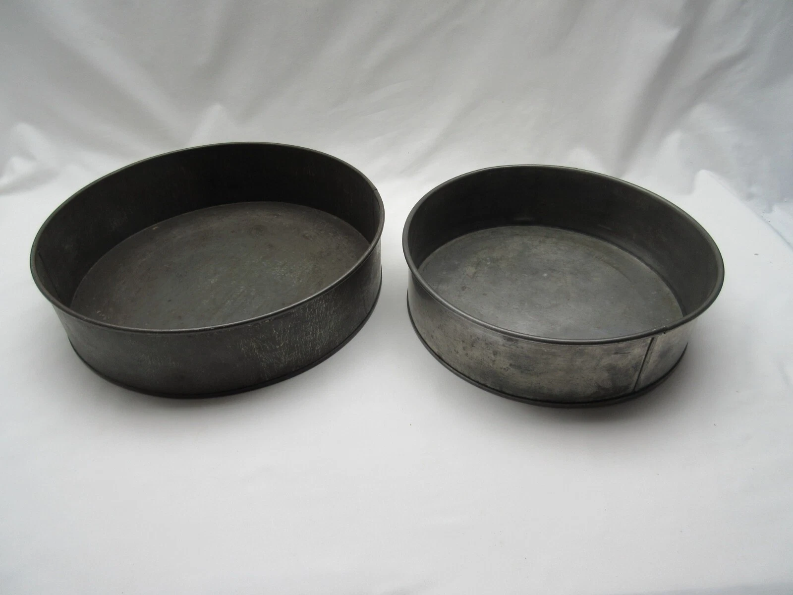 2 large vintage round cake baking tins pans 1 being loose bottomed