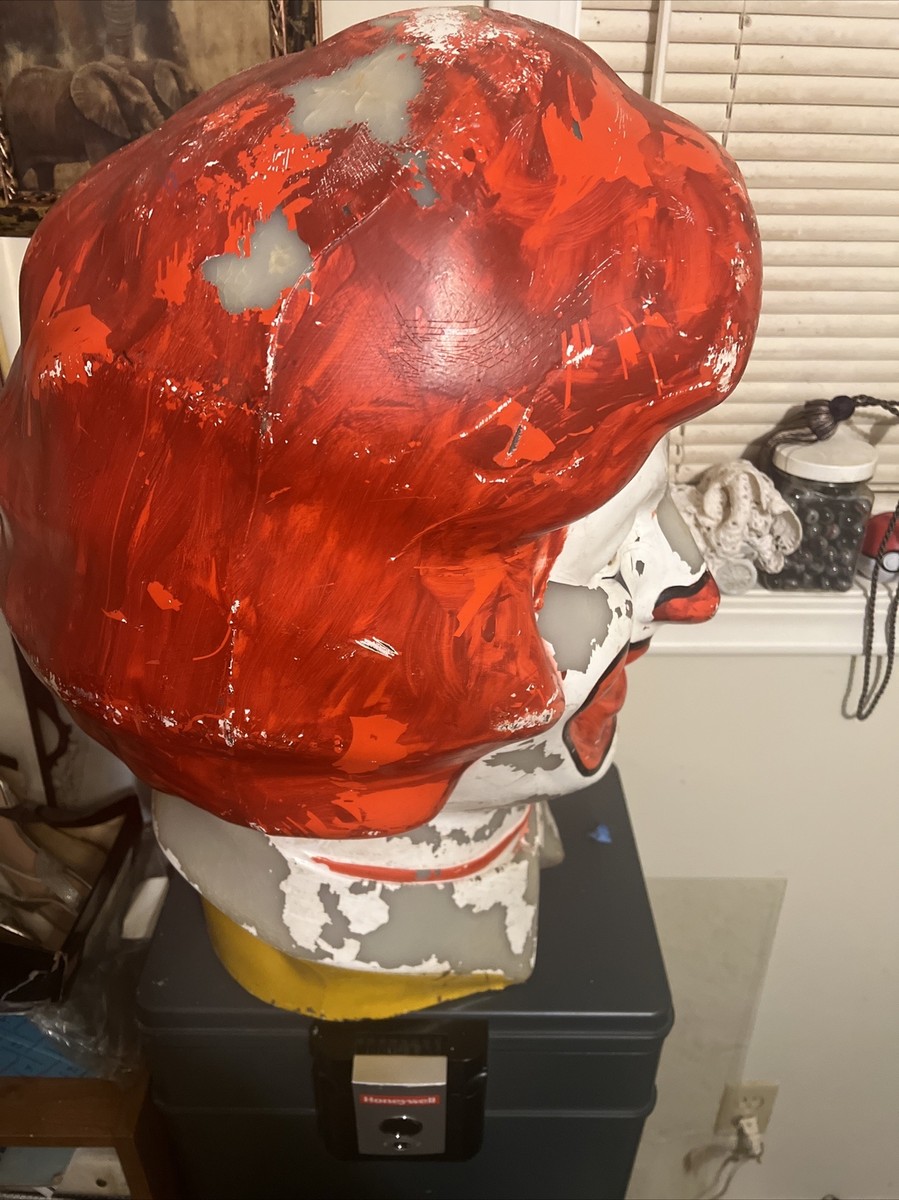 RARE LARGER THAN LIFE RONALD MCDONALD CLOWN HEAD. - 1977