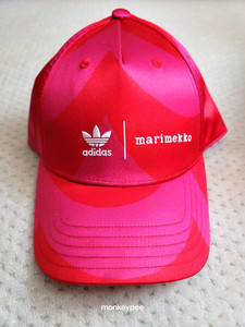 NWT MARIMEKKO Krasta Unikko Baseball Hat In Red MARIMEKKO Krasta Unikko Cap | Holt Renfrew main image 2
