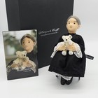 Steiff 421082 Filzpuppe Margarete Steiff im Rollstuhl 28 cm Jahr 2009 MSE