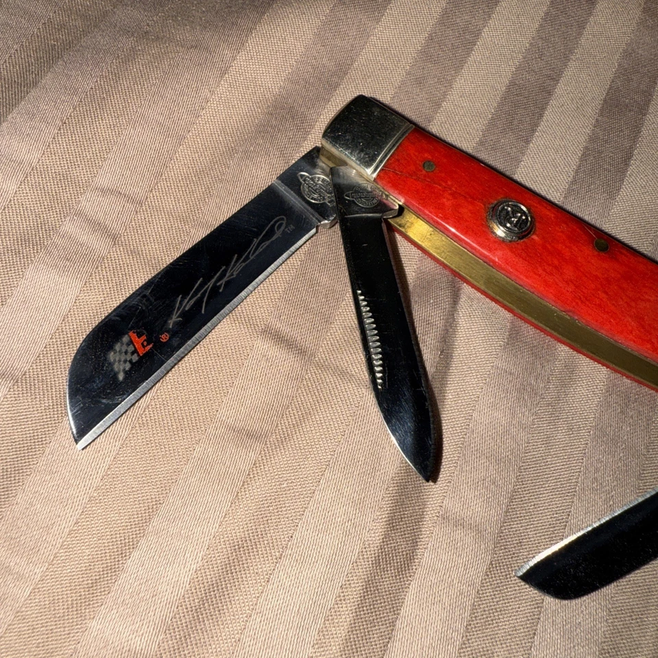 CUCHILLO DE CONGRESO REMINGTON KASEY KAHNE EDICIÓN LIMITADA 2007 HUESO ROJO Foto 3 de 4