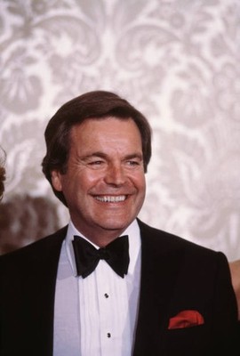 Robert Wagner attends the 40th Annual Golden Globe Awards held at - Old Photo