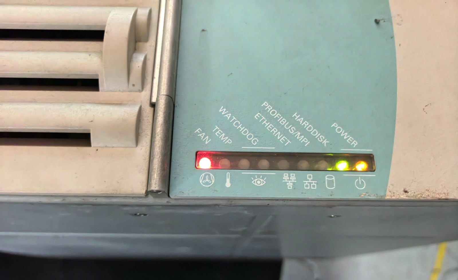 SIEMENS EAE PCR412RABV.I0090 SIEMENS EAE PCR412RABV.I0090 SIMATIC RACK-PC 840 V2 4