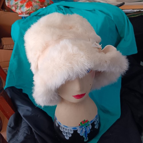 Stunning Vintage Rabbit Fur Hat - Picture 1 of 18