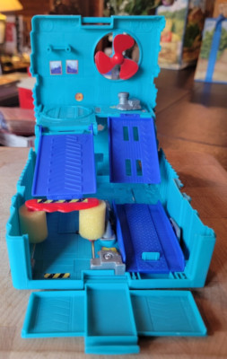 Matchbox 2007 Pop Up Mini Adventure Playset Car Wash ￼RARE set M0211
